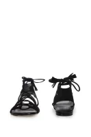 Sandály Romanflat Stuart Weitzman černá