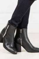 Kůžoné kotníkové boty LAVINIA Karl Lagerfeld černá