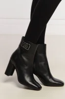 Kůžoné kotníkové boty Tommy Hilfiger černá