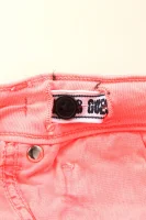 Kalhoty Guess korálově růžový