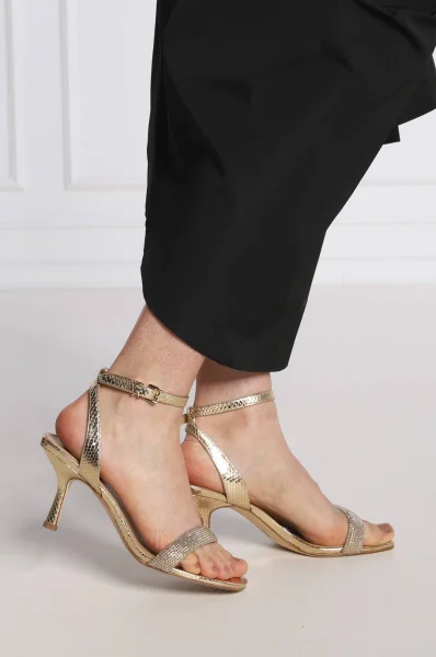 Sandály CARRIE s přídavkem kůže Michael Kors zlatý