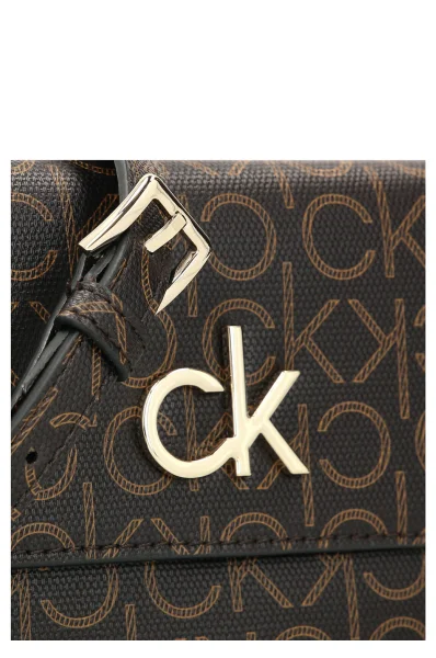 Crossbody kabelka DBL COMP Calvin Klein bronzově hnědý
